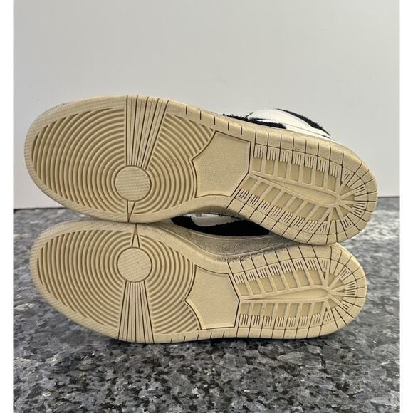 Athletic_Shoes